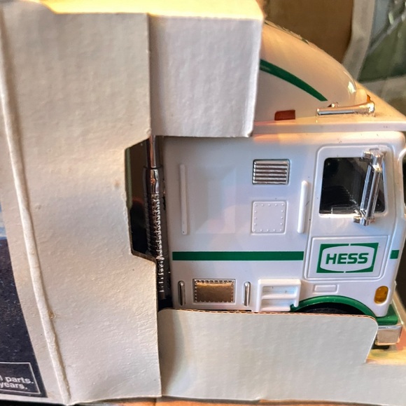 1997 HESS TOY TRUCK AND RACERS NEW IN BOX LIGHTS AND SOUNDS Vintage Exclusive - Picture 2 of 12